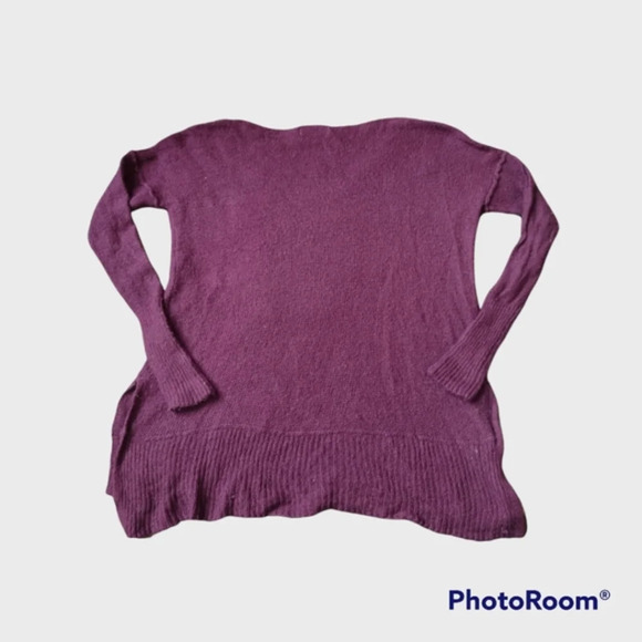 ABERCROMBIE & FITCH long sleeve knitted sweater 7” slits up both sides. 25% wool - Picture 2 of 3